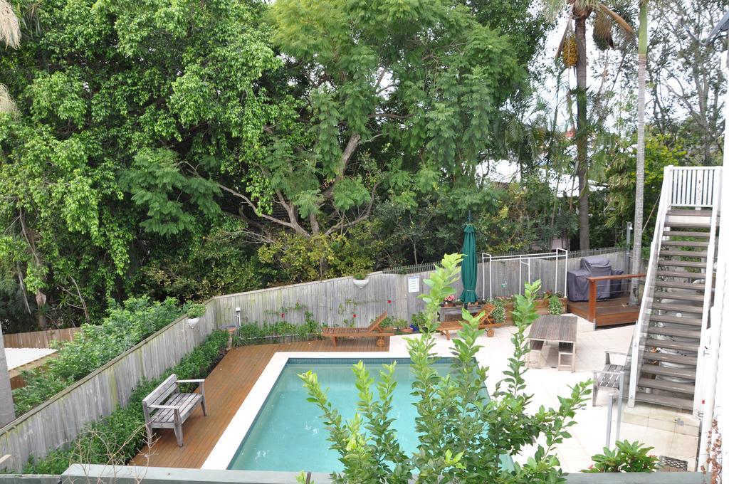 Modern 3 Bedroom Apartment In Traditional Queenslander , Patio, Leafy Yard, Pool Brisbane Eksteriør bilde